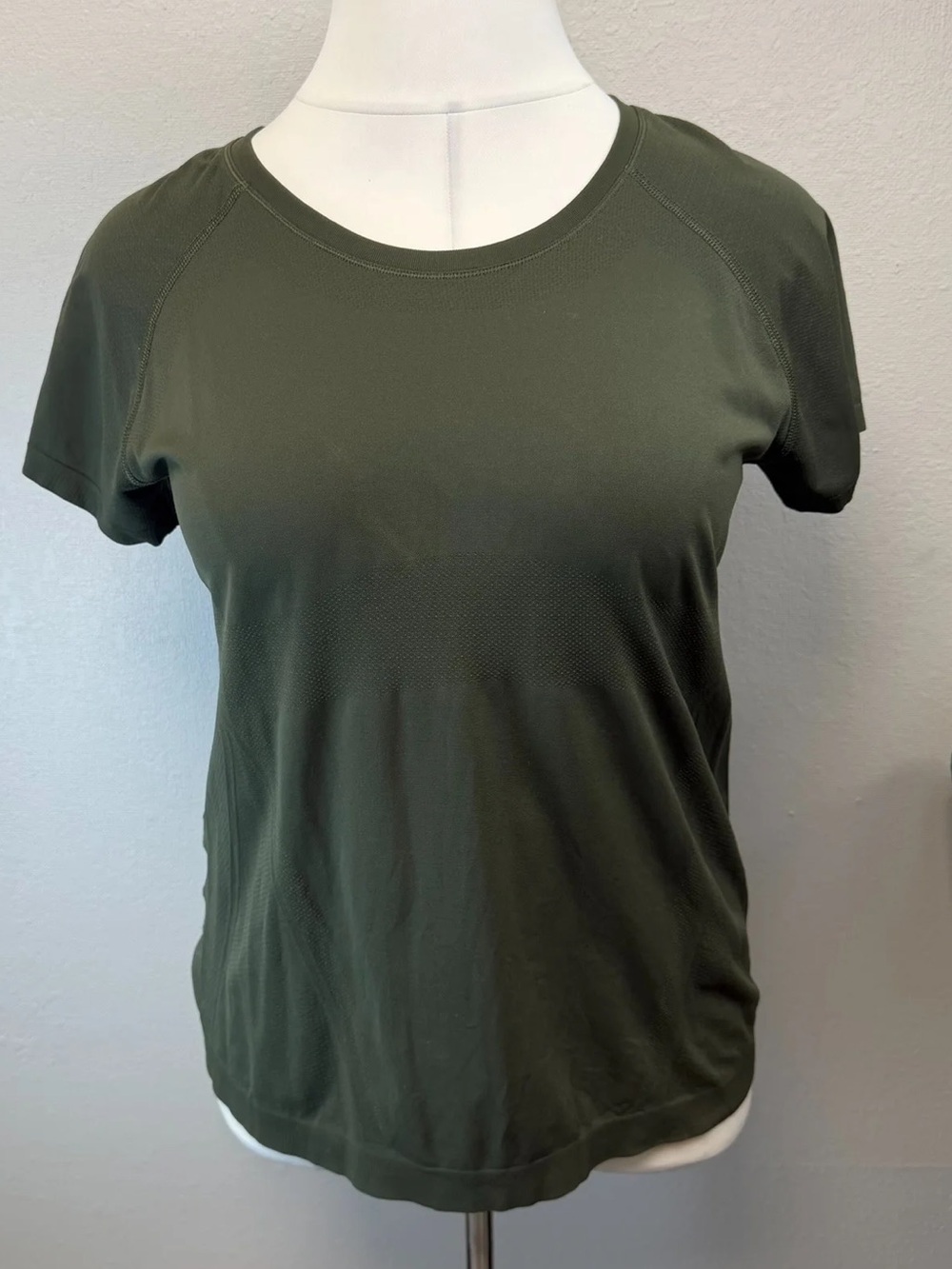 Athleta Olive Green Momentum Seamless Top - Size 1X